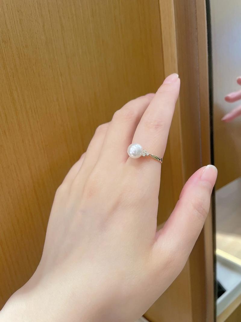 海水珍珠项链:自然之美与时尚潮流交织
